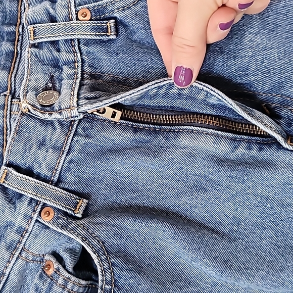 Vintage Levi Dad Jeans, On Trend - Picture 3 of 16